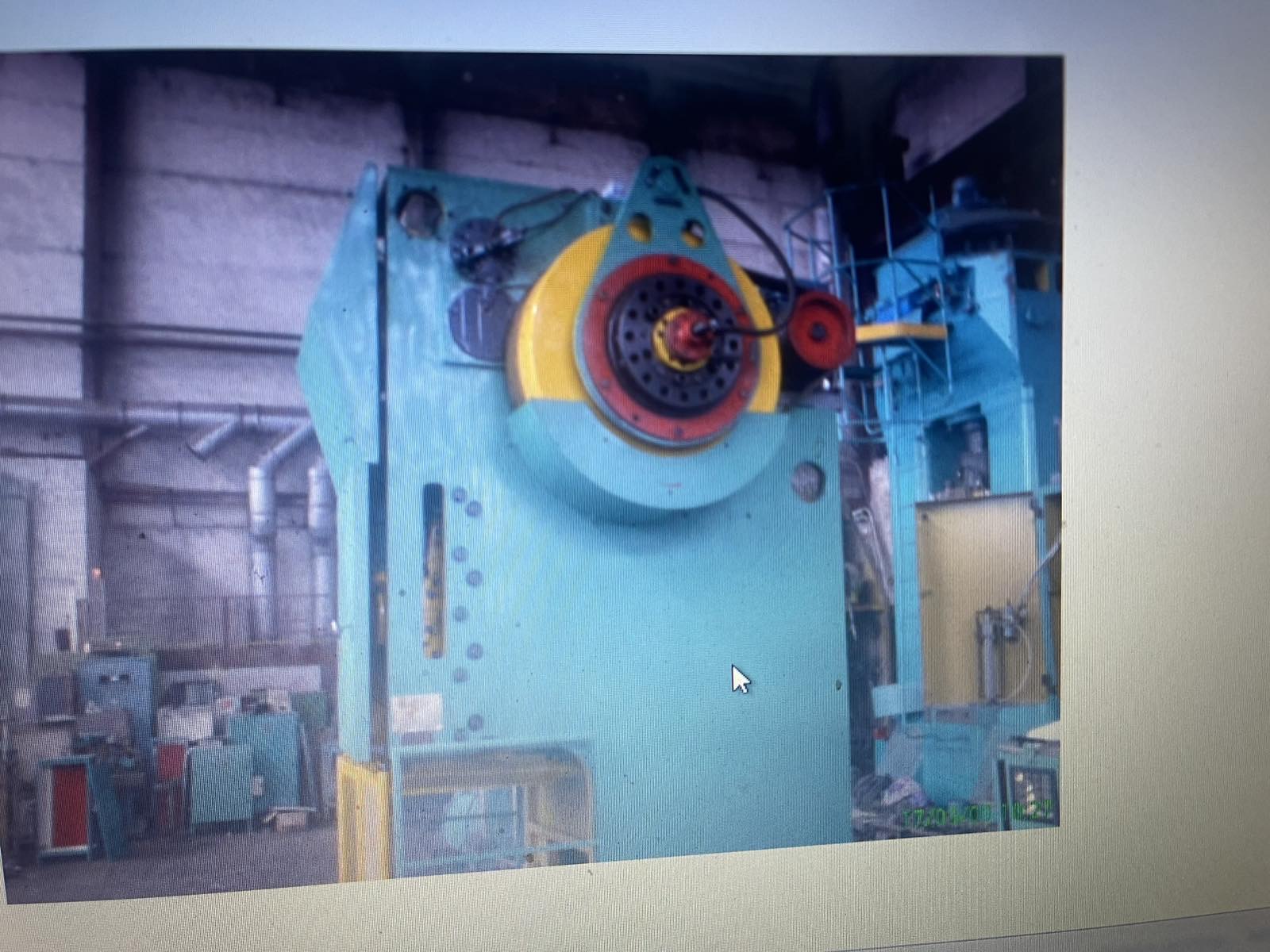 Механічний прес КГ-2132 - посилена рама та робочий простір