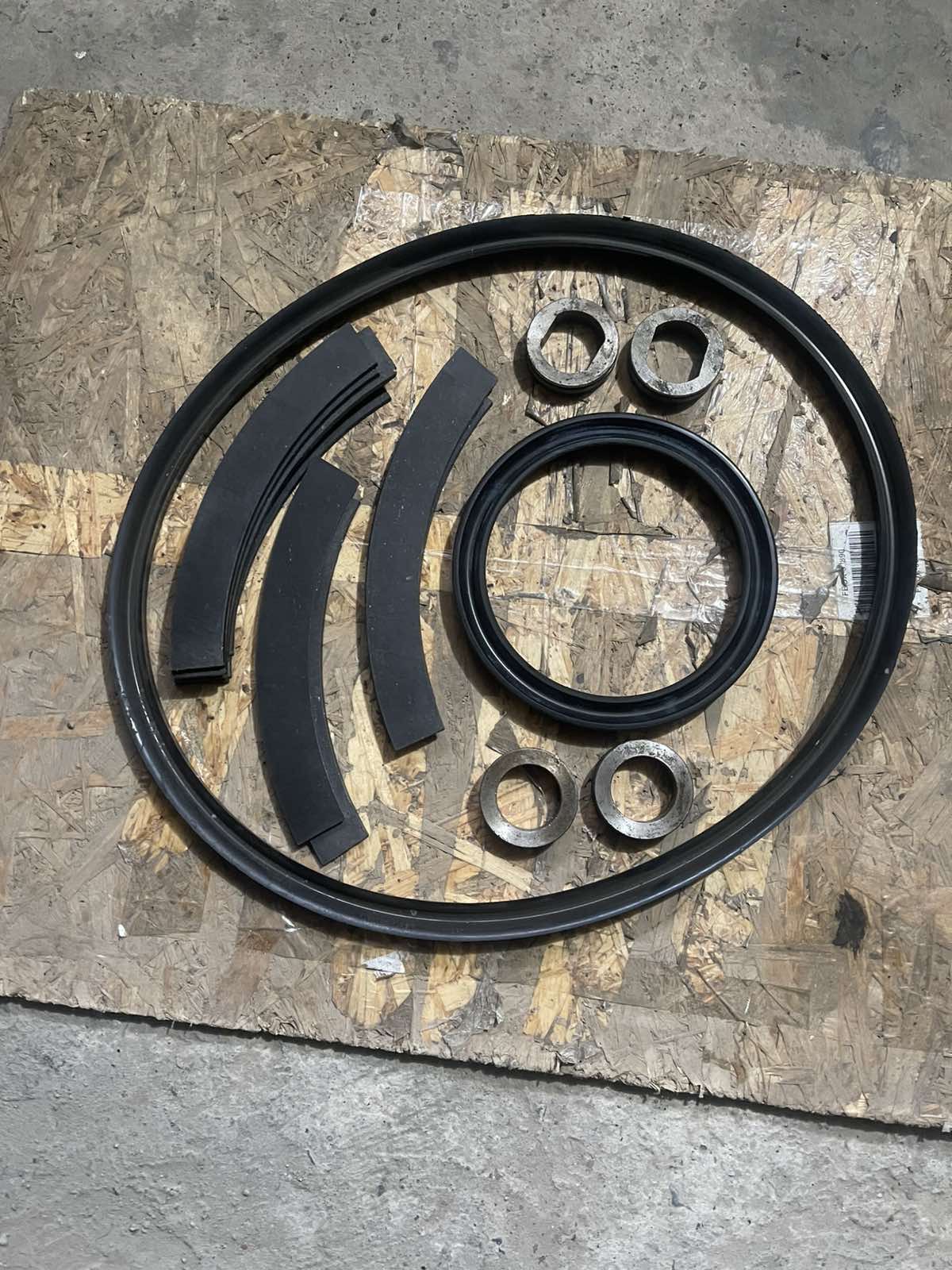 Запасні частини для пресів - комплектуючі на складі